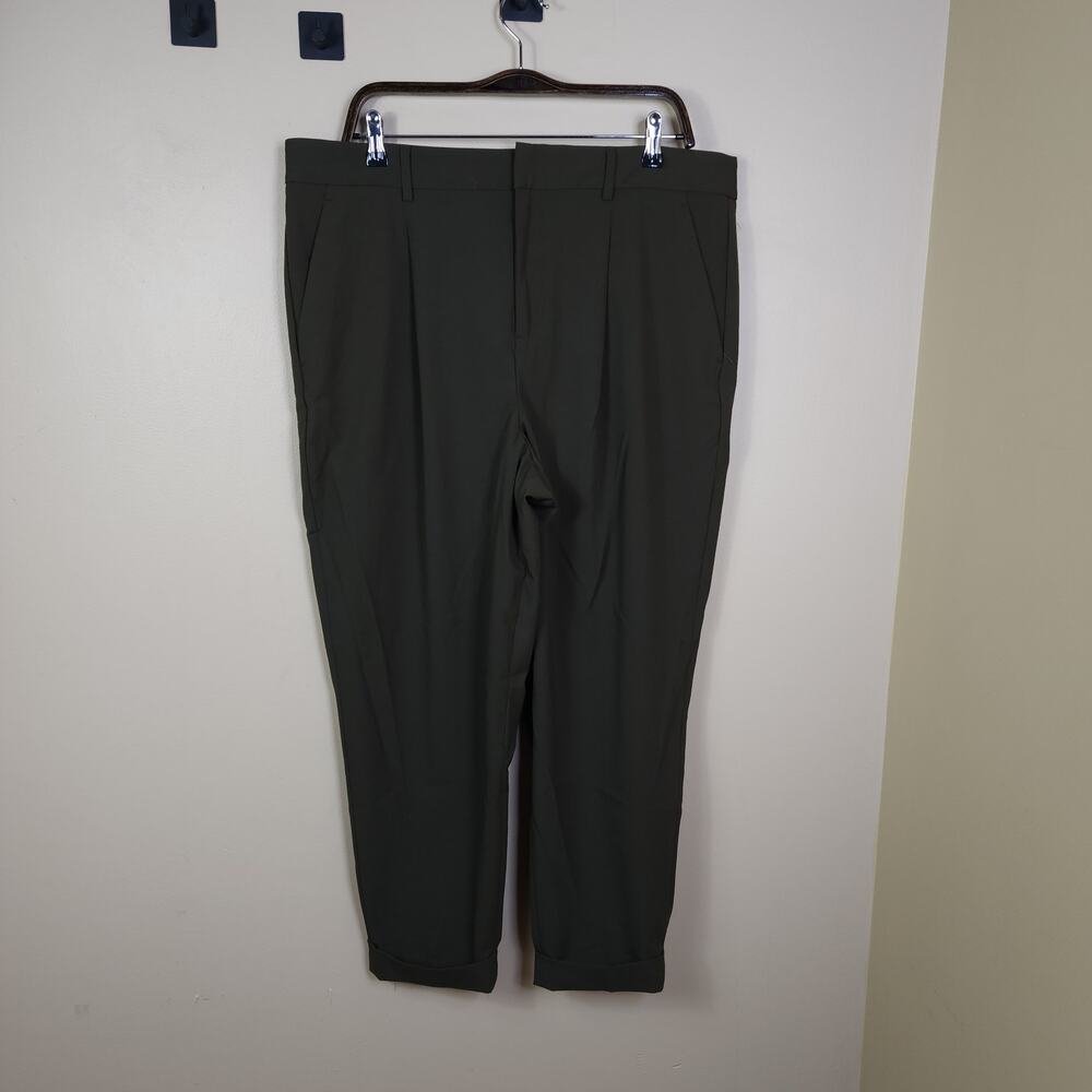 Banana Republic High Rise Tapered Crop Pleated Pant in Olive Size 16